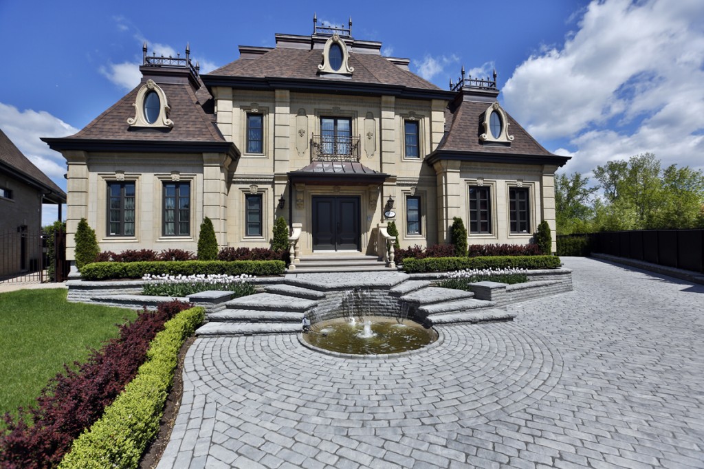 Une maison-château en plein coeur de Laval - MAGAZINE LUXE - Immobilier